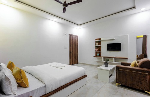 Vrindavan Hotel | Brij Royal Heritage Vrindavan Luxury AC hotel Near ISKCON Temple Vrindavan