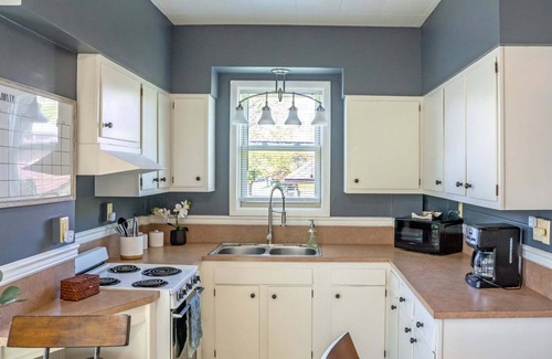 Williamsport Apartamento | “Brik House”Near UPMC, Penn College, Lyco College and Little League World Series