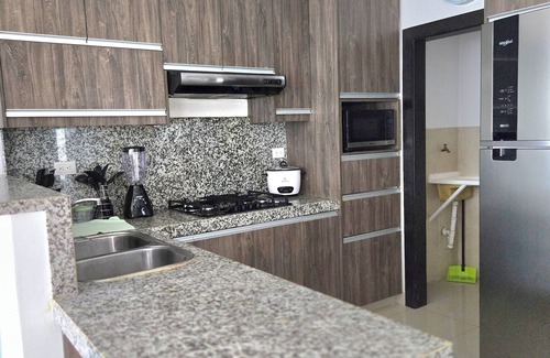 Samborondón Apartamento | BRILLANTE, PISCINIA, SEGURO Samborondón