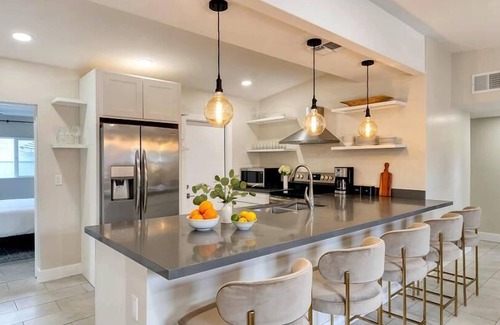 South Scottsdale Cabaña | Brilliance-fire Pit & Foosball-walk to Old Town