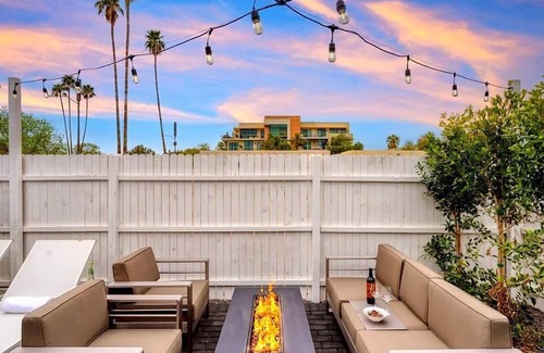 South Scottsdale Cabaña | Brilliance-fire Pit & Foosball-walk to Old Town