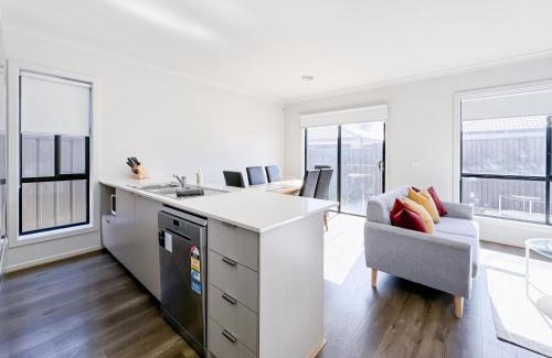 Berwick Casa | Brilliant Berwick Home Smart TV Garage Parking