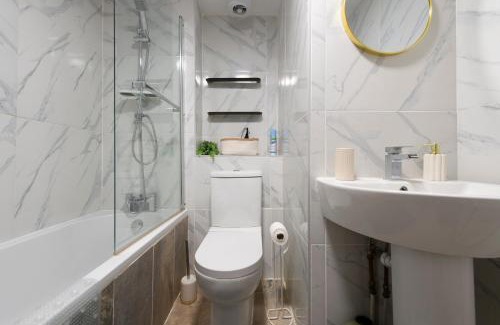 London Borough of Bromley Apartamento | Brilliant Bromley, Spacious, Garden, Free Parking