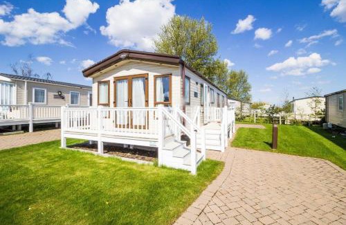 Caister-on-Sea Otro | Brilliant Caravan For Hire At Caister Haven Holiday Park In Norfolk Ref 30011H