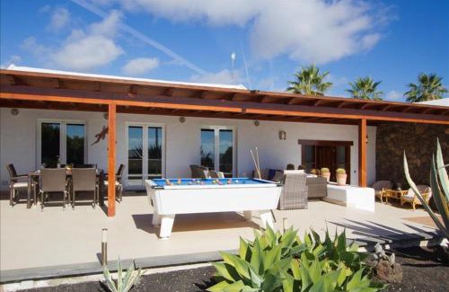 Los Mojones Villa | Brilliant Puerto Del Carmen Villa Dos Piedras 4 Bedrooms Private Pool & Rustic Styled Interior