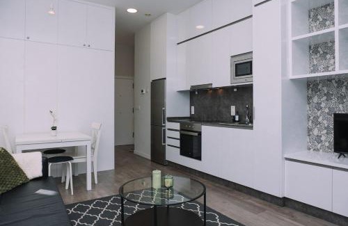 Casco Vello Apartamento | Brillo de Vigo desde la ventana by CABANA Rentals