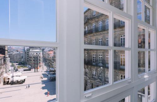 Casco Vello Apartamento | Brillo desde la ventana en Vigo by CABANA Rentals