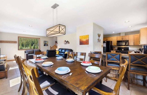 Quandary Village Cabina | Bring Fido! Private Retreat with Hot Tub & Views