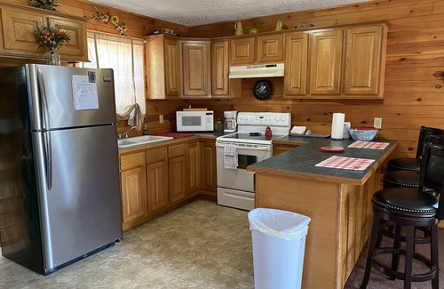 Sevierville Cabina | Bring the boat! 2 bedroom cabin on Flat Creek on Douglas Lake with lake access