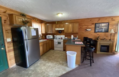 Sevierville Cabina | Bring the boat! 2 bedroom cabin on Flat Creek on Douglas Lake with lake access