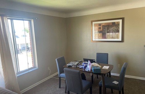 Garfield Heights Apartamento | Bring the family to this great place with lots of room. 3 BR, 1 Bath, Kitchen.