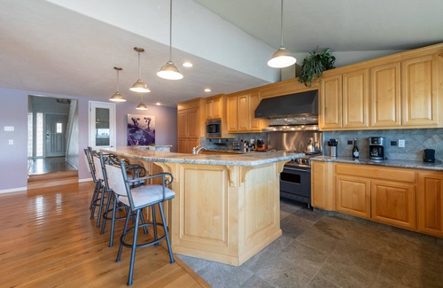 Discovery Bay Casa | Bring the whole family! 7 Bdrm, nice deck, big dock, close to fast water💦