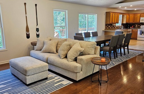 Gilbertsville Casa | Bring the whole family to this great place with lots of room and games for fun.