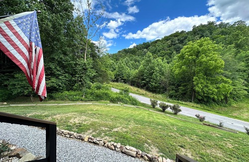 Tazewell Casa | Bring the whole family! Pets welcome! 20 minutes to LMU.