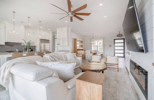Walton County Casa | Bring your boat to your own luxurious waterfront retreat!