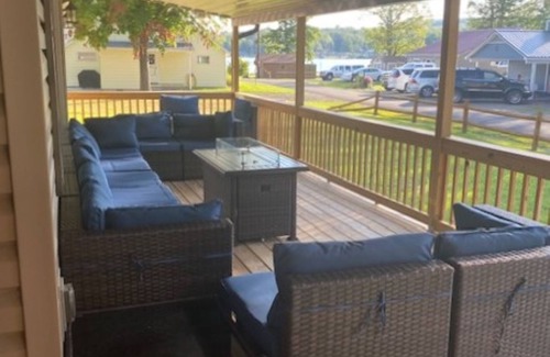 Bradford Casa | Bring your boat, this home offers a dock to tie up to and 10 feet of lakefront.