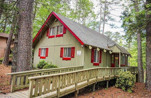 Pine Mountain Chalet De Esquí | Bring your fur-baby and enjoy this beautiful Chalet overlooking Lake Innsbruck!
