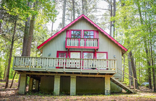 Pine Mountain Chalet De Esquí | Bring your fur-baby and enjoy this beautiful Chalet overlooking Lake Innsbruck!