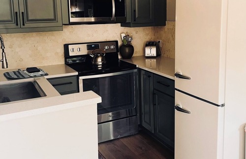 Prescott Casa | Bring your horse and cool off in Prescott! Home & stables back up to trails!