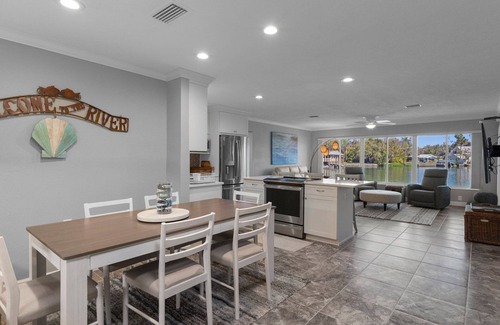Springs at Kings Bay Condominio | Bring your own boat l Waterfront with dock l Sleeps 9
