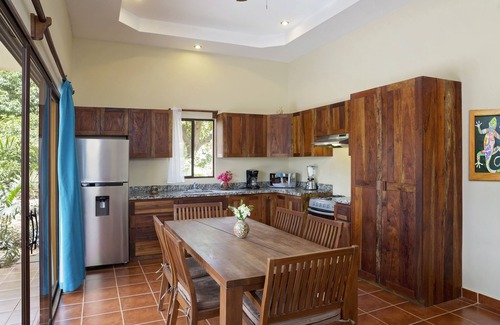 Playa Colorado Casa | Traer a su familia entera / gran grupo de amigos con estas dos casas en uno!