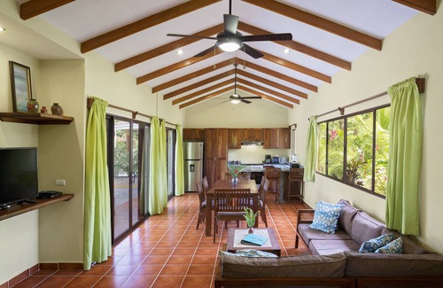Playa Colorado Casa | Traer a su familia entera / gran grupo de amigos con estas dos casas en uno!