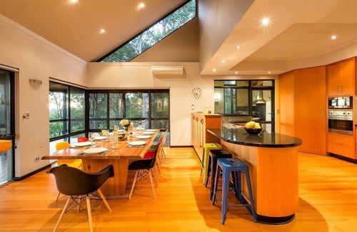 Yallingup Casa | Bringa Spacious Bushland Retreat with Scenic Views