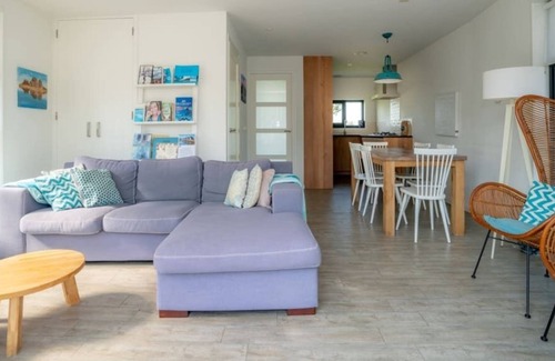 De Heen Casa | ¿Llevar a los amigos de tus hijos? No hay problema, esta villa de agua tiene un rincón de niños de verdad.