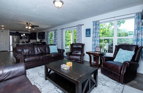Sister Lakes Casa | Charming 4-bedroom house with AC and WiFi in Dowagiac