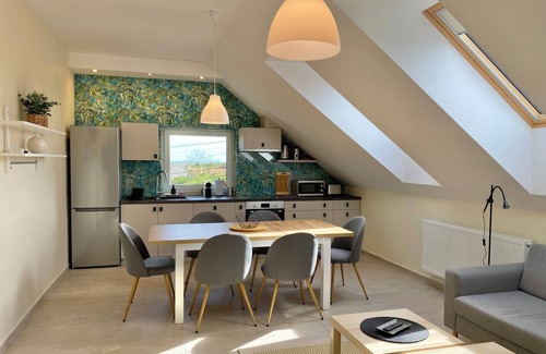 Balatonalmadi Apartamento | Brisa Balaton - modern apartment w/lake view