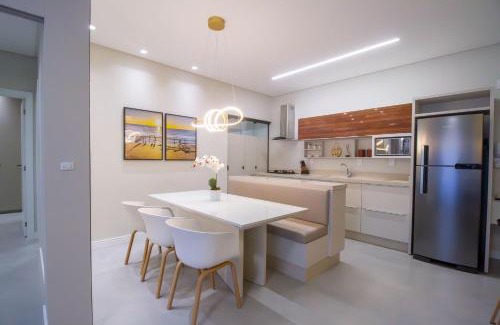 Mariscal Apartamento | Brisas do Sul 102 - Excelente apartamento 2 quartos com vista mar - Finamente mobiliado e decorado - À poucos metros da praia - (Consultar serviços de roupa de cama e banho)