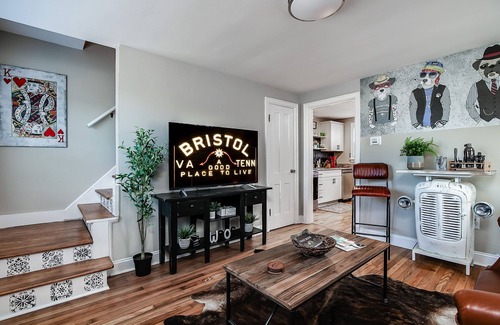Bristol Casa | Bristol Basecamp - Clean, Cozy, & Convenient!