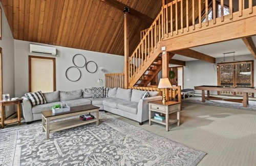 Bristol Hills Cabina | Bristol Lights Lodge - Unbelievable Mountain View on 12 acres!