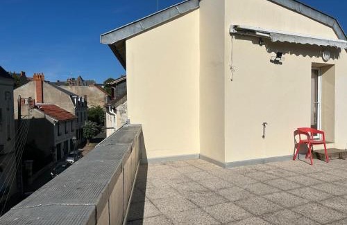 Neris-les-Bains Apartamento | Bristol Manor N20 terrasse cuisine et chambre