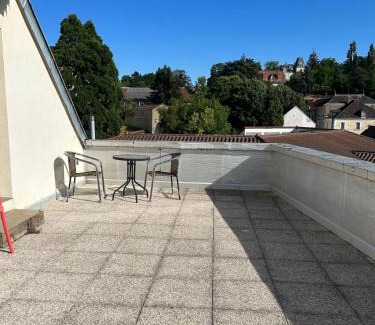 Neris-les-Bains Apartamento | Bristol Manor N20 terrasse cuisine et chambre
