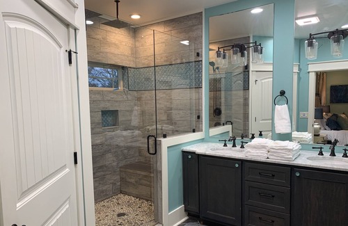 Bristol Casa | Hermoso artesano moderno cerca de Bristol Motor Speedway y Holston River Fishing