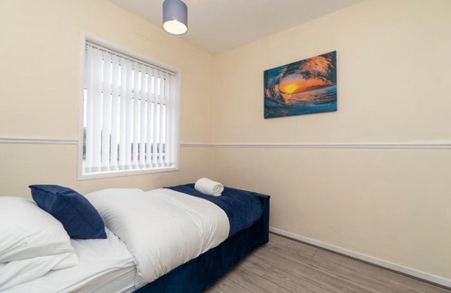 Bristol Casa | Bristol Place - Entire 3 Bedroom Home with Parking & Garden - Groups & Families