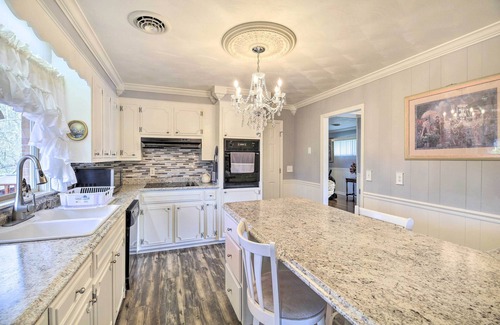 Bristol Casa | Bristol Retreat w/ Creek Access: 2 Mi to Dtwn