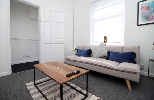 Newport Casa | Bristol Street (2BR FREE parking)| Cohost Partners