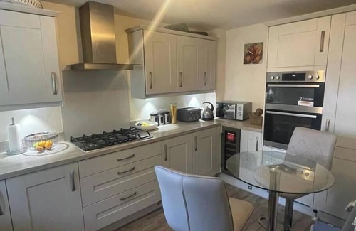 Patchway Casa | Bristol Unique Townhouse - 4 Bedroom House