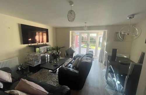 Patchway Casa | Bristol Unique Townhouse - 4 Bedroom House