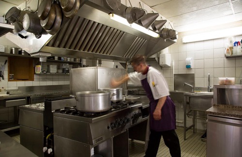 Chinon Hotel | Brit Hotel Chinon le Lion d'Or