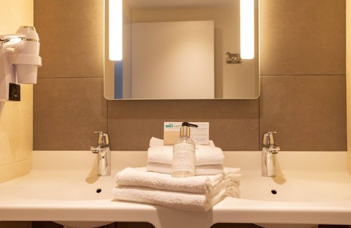 Ploermel Hotel | Brit Hotel - Hotel de l'Hippodrome