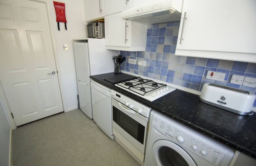 Seafront Cabaña | Britannia Harbour View Parking by Brighton Holiday Lets
