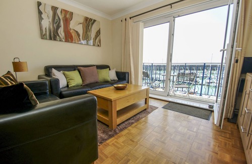 Seafront Cabaña | Britannia Harbour View Parking by Brighton Holiday Lets