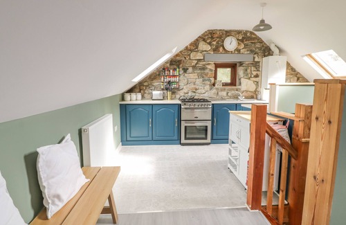 Dolgellau Cabaña | BRITHGWM CANOL, pet friendly, character holiday cottage in Dolgellau