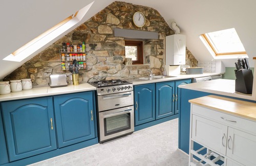 Dolgellau Cabaña | BRITHGWM CANOL, pet friendly, character holiday cottage in Dolgellau