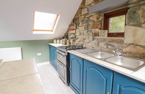 Dolgellau Cabaña | BRITHGWM CANOL, pet friendly, character holiday cottage in Dolgellau