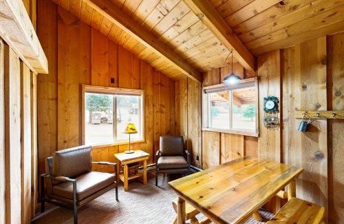 Sula Casa | Broad Axe - Cabin #2 - Black Bear