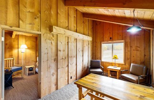 Sula Casa | Broad Axe - Cabin #2 - Black Bear